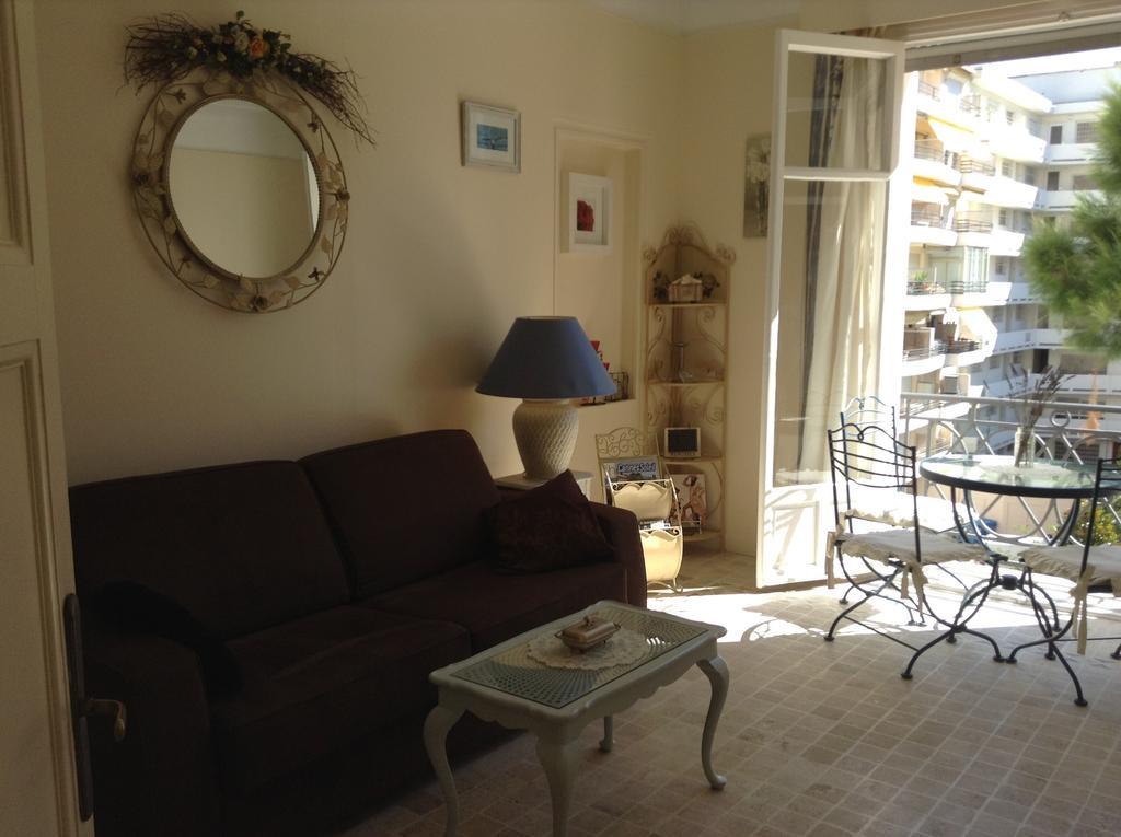 Cannes, Croisette, Palais Miramar Room photo